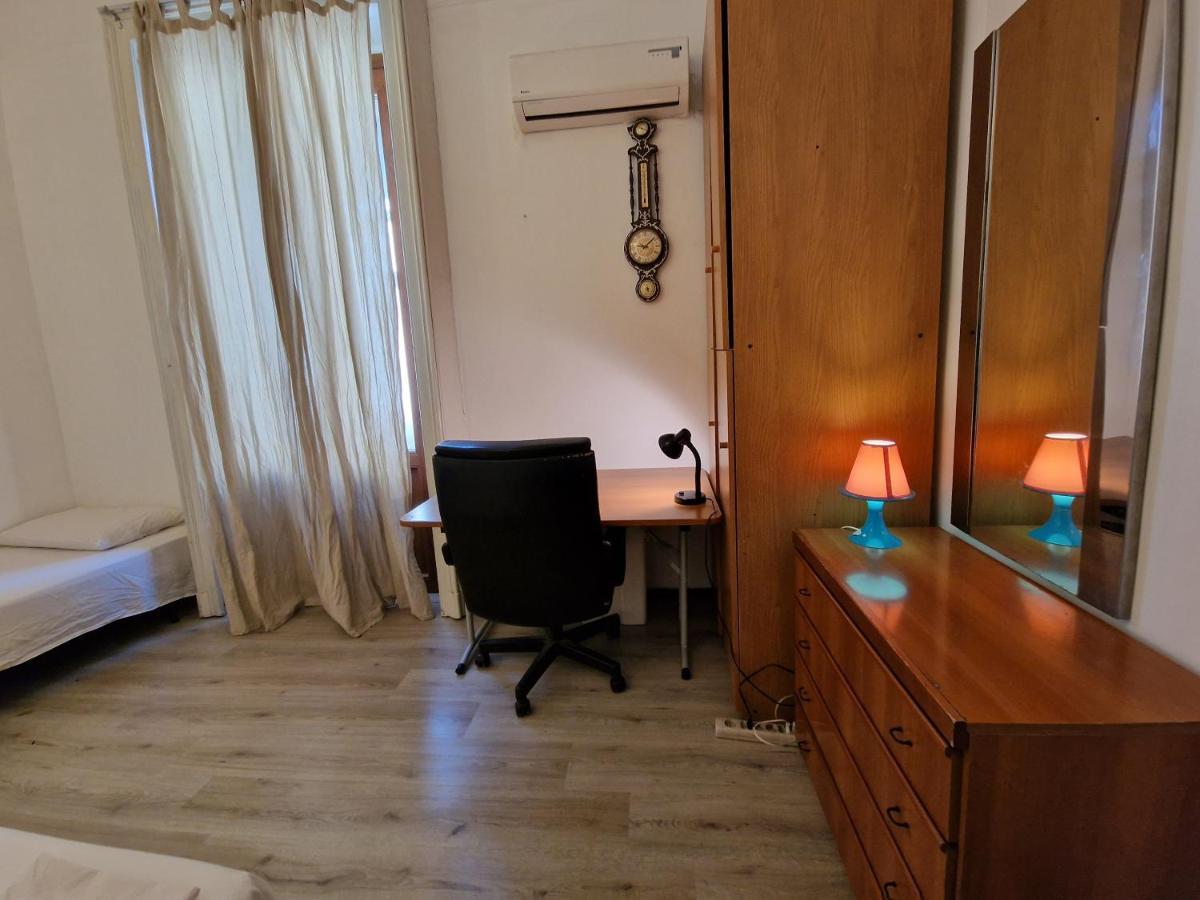 Private Room In A Quiet Apartment In The City Center Milano Eksteriør bilde